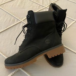 Size 8.5 - Woman’s Timberland Waterproof Boots - Worn Once!